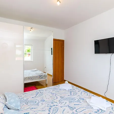 Ana - One Bedroom With Balcony * 察夫塔特