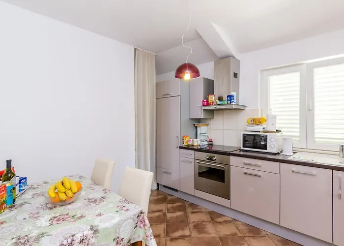Ana - One Bedroom With Balcony