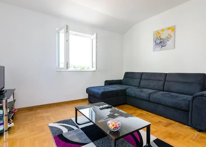 Ana - One Bedroom With Balcony *