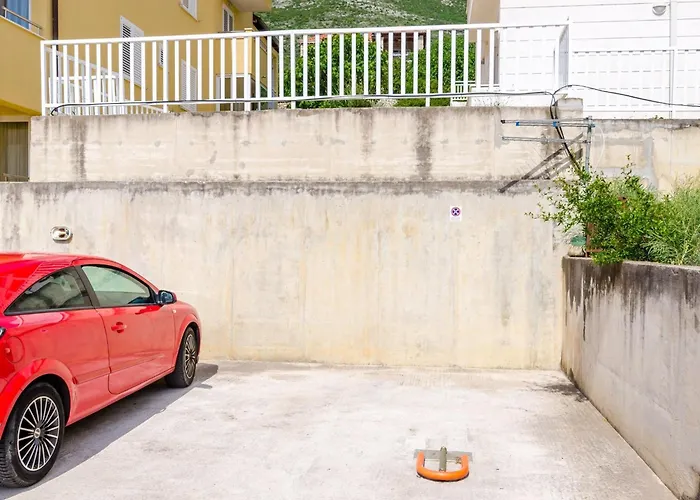 Ana - One Bedroom With Balcony