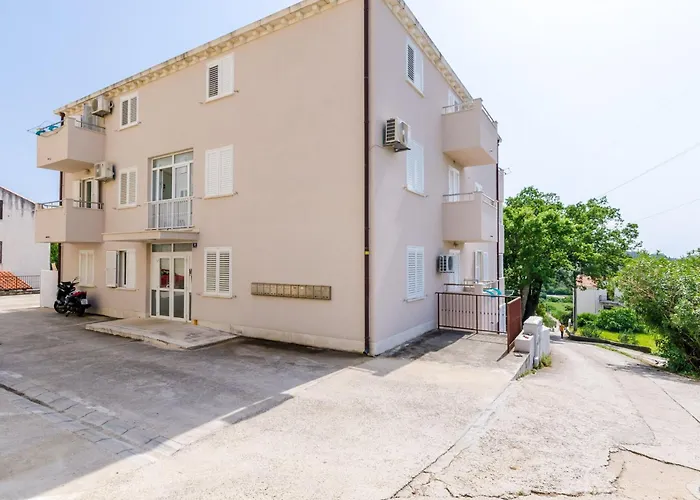 Ana - One Bedroom With Balcony