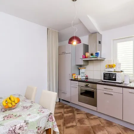 Ana - One Bedroom With Balcony