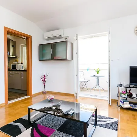 Apartment Ana - One Bedroom With Balcony