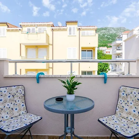 Ana - One Bedroom With Balcony Apartment