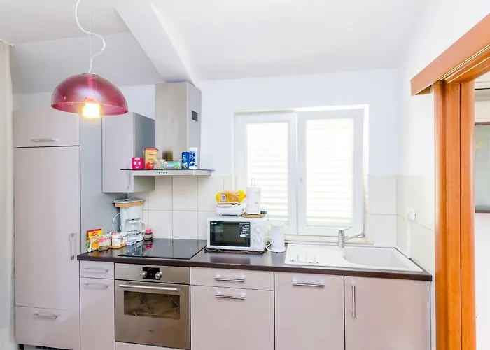 Ana - One Bedroom With Balcony 챠브타트