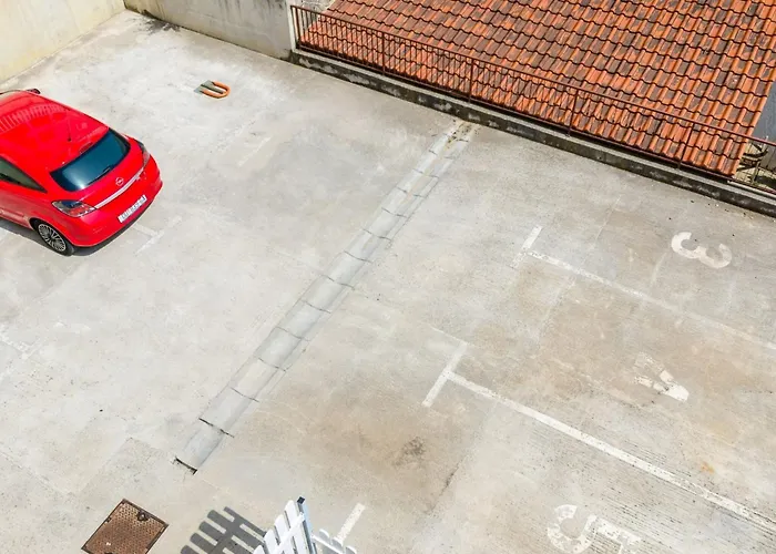 Ana - One Bedroom With Balcony 아파트 챠브타트