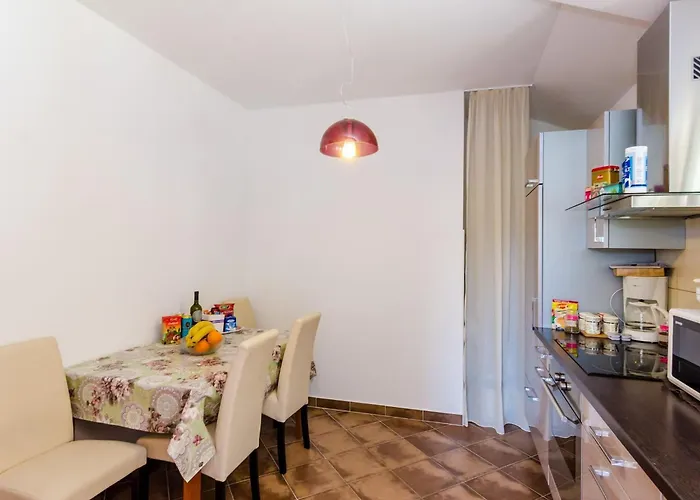 Ana - One Bedroom With Balcony * 챠브타트