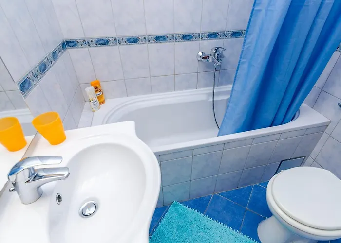 Apartamento Ana - One Bedroom With Balcony *