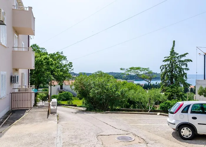 Ana - One Bedroom With Balcony