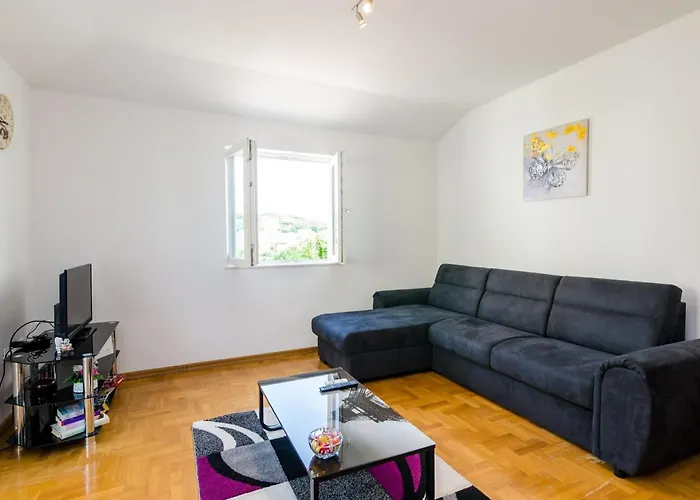 Ana - One Bedroom With Balcony *